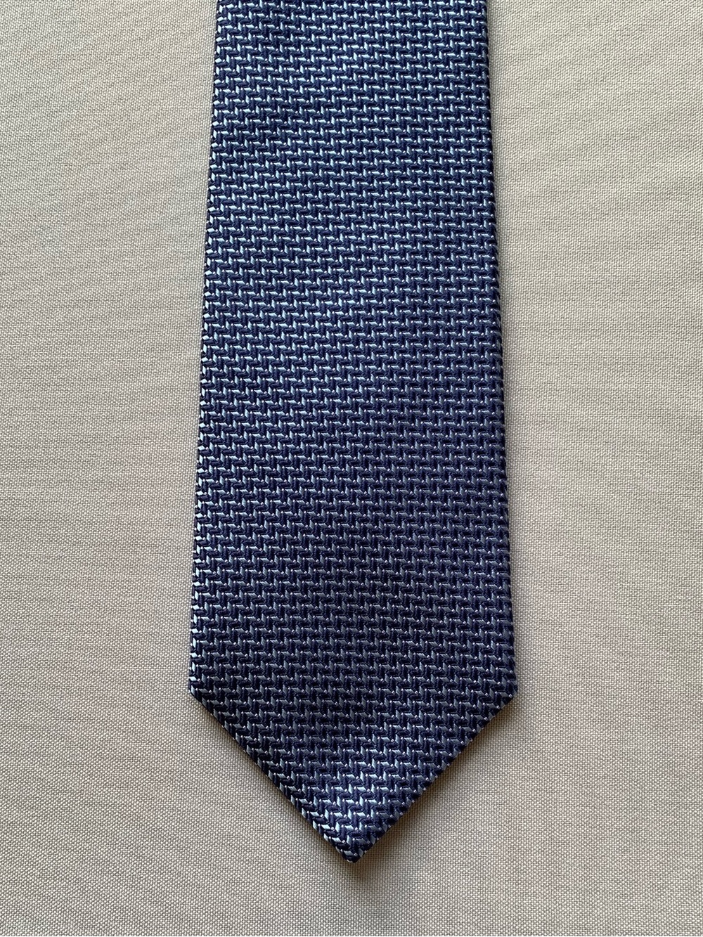 Brooks Brothers 346 Pure Silk Tie Blue Geometric Textured Mens Necktie 57”